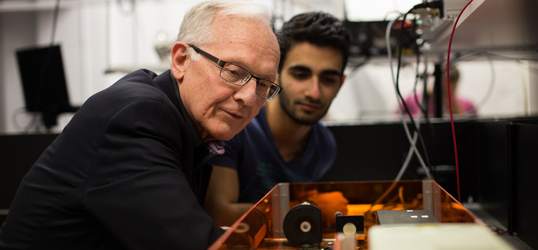 University of Ottawa professor Paul Corkum will explain how a molecule takes a "selfie" at this year's Annual Quantum Public Lecture on Thursday, November 24. The sold-out lecture will be viewable via live stream. Photos courtesy University of Ottawa