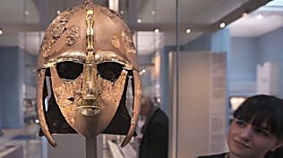 Anglo-Saxon 'palace' found at Rendlesham near Sutton Hoo site